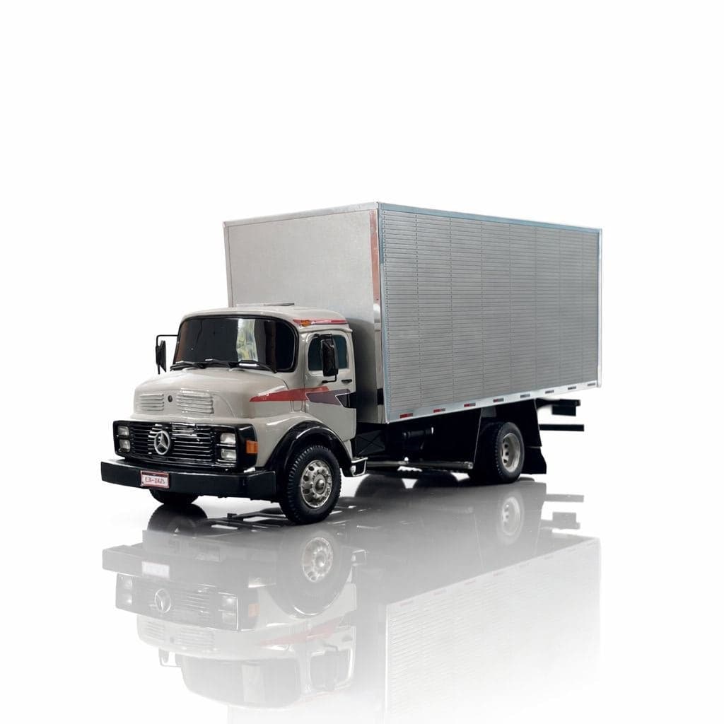 Mercedes-Benz 1113 Baú (Controle Remoto)